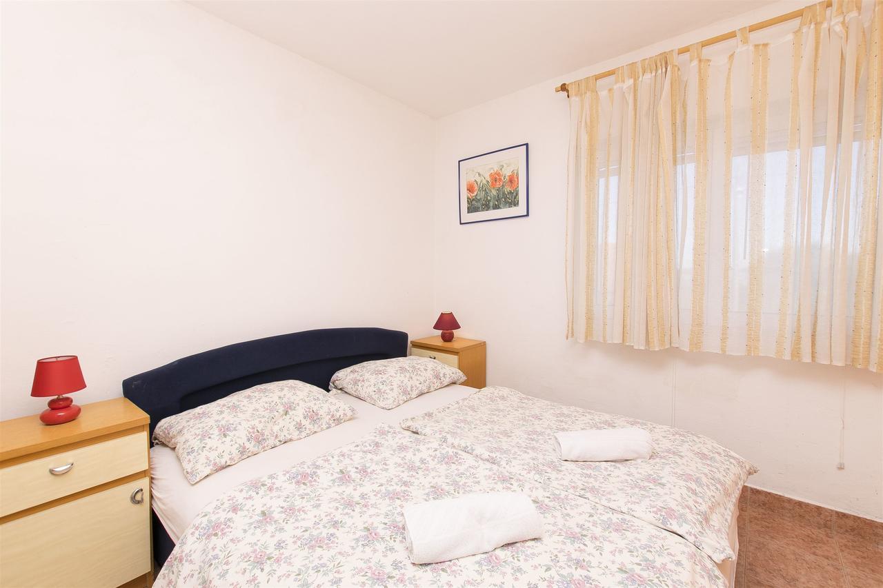 Apartments Irena Ткон Екстериор снимка