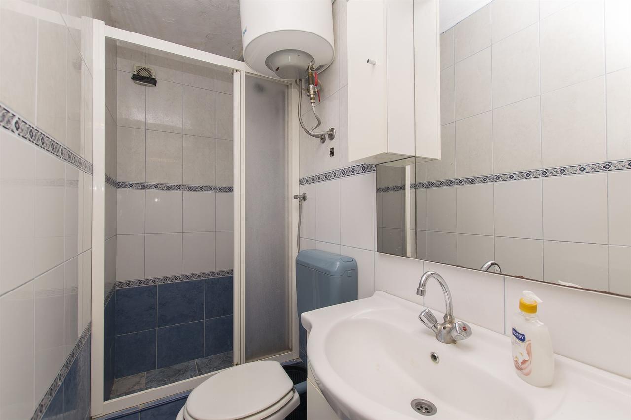 Apartments Irena Ткон Екстериор снимка