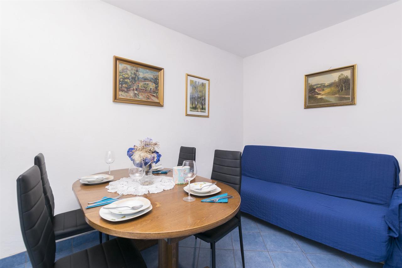 Apartments Irena Ткон Екстериор снимка