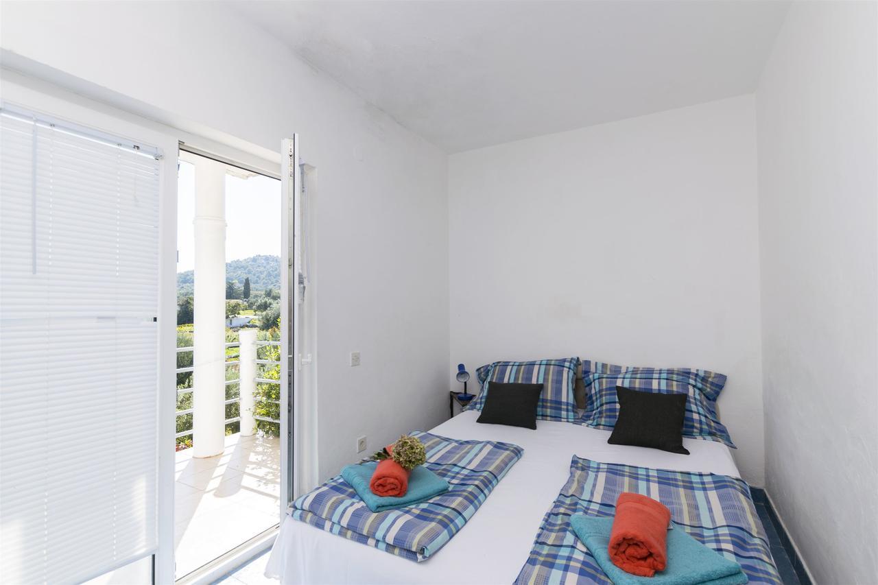 Apartments Irena Ткон Екстериор снимка