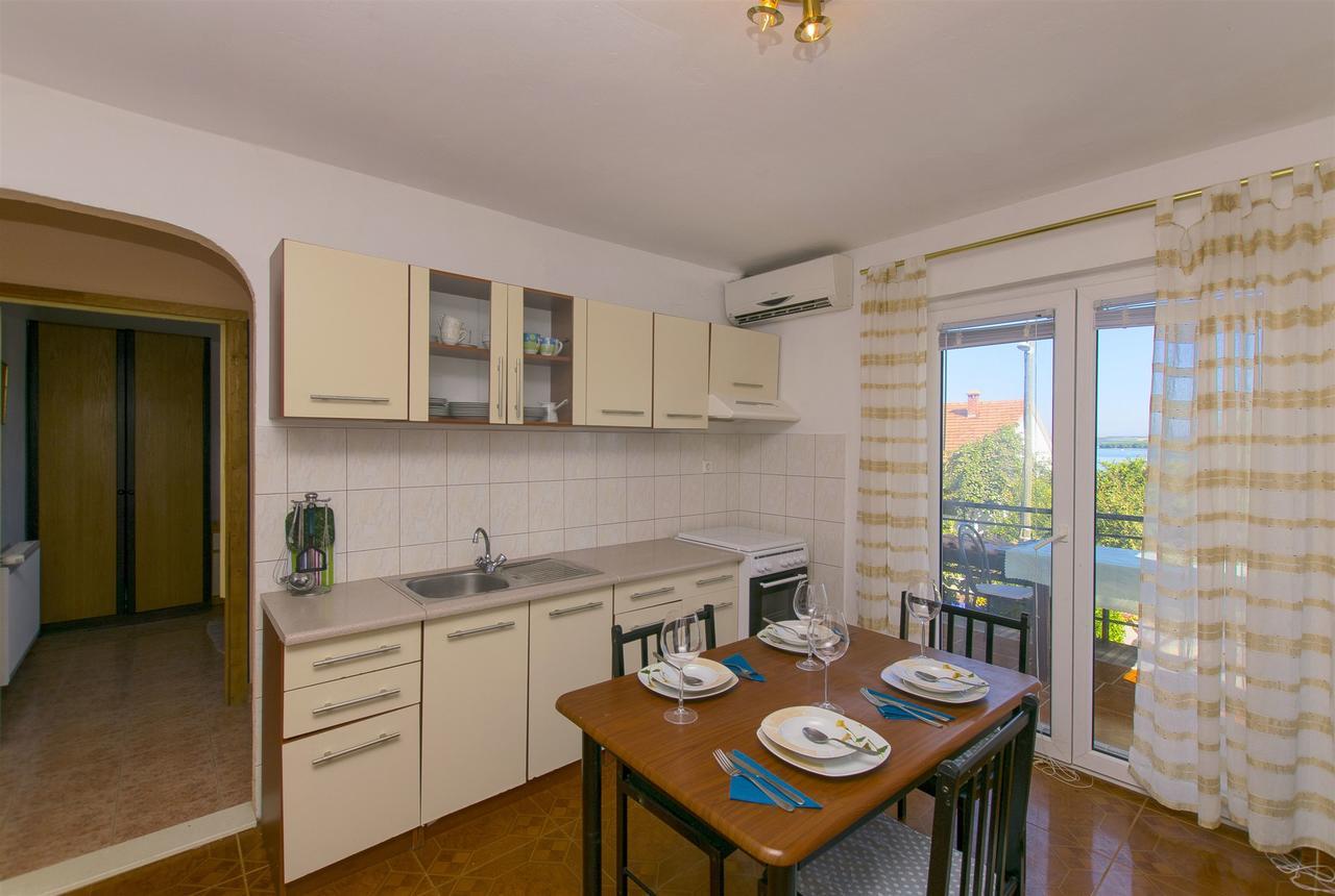 Apartments Irena Ткон Екстериор снимка