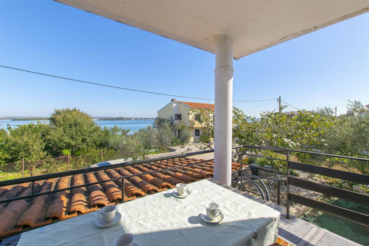 Apartments Irena Ткон Екстериор снимка
