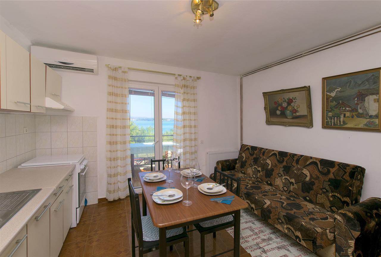 Apartments Irena Ткон Екстериор снимка
