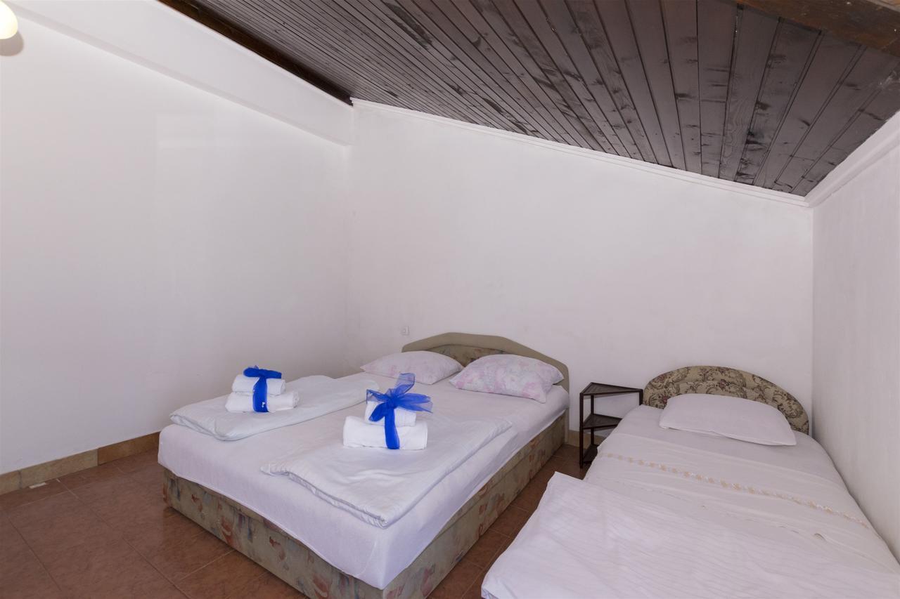 Apartments Irena Ткон Екстериор снимка